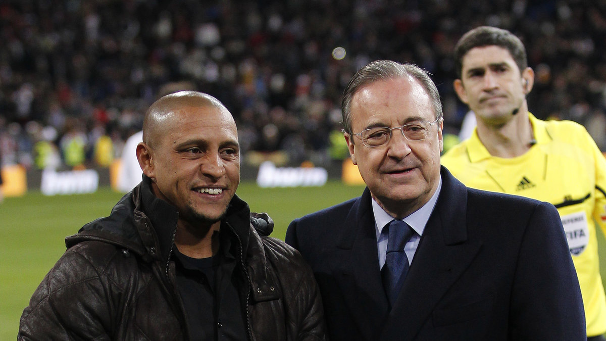Februari 2012. Roberto Carlos får pris av Reals president Florentino Perez.