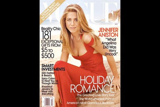 Jennifer prydde omslaget till Vogue iklädd ettt snyggt rött fodral.