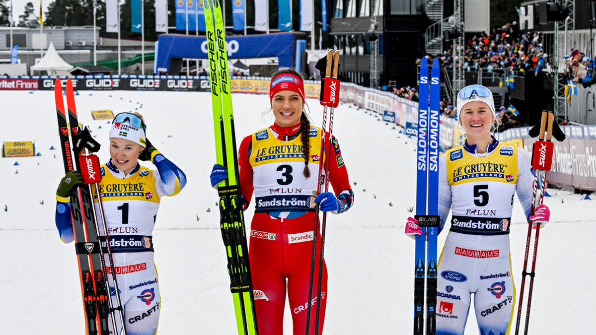 Norges Kristine Stavås Skistad (mitten) vann, Sveriges Jonna Sundling (tv) kom tvåa och Sveriges Maja Dahlqvist (höger) trea.
