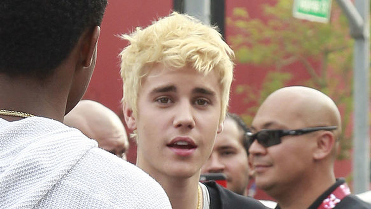 Justin med platinablond frisyr 2014. 