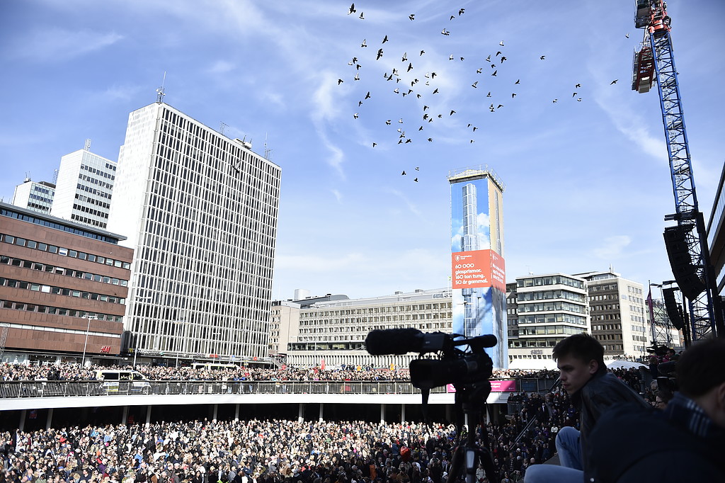 Under söndagen hölls en manifestation vid Sergels torg där även en tyst minut höll. Under söndagen hölls en manifestation vid Sergels torg där även en tyst minut höll.