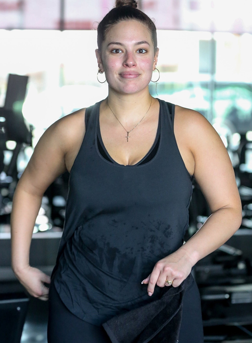 Ashley Graham tränade på gymmet med sin make Justin Ervin. Ashley Graham tränade på gymmet med sin make Justin Ervin.