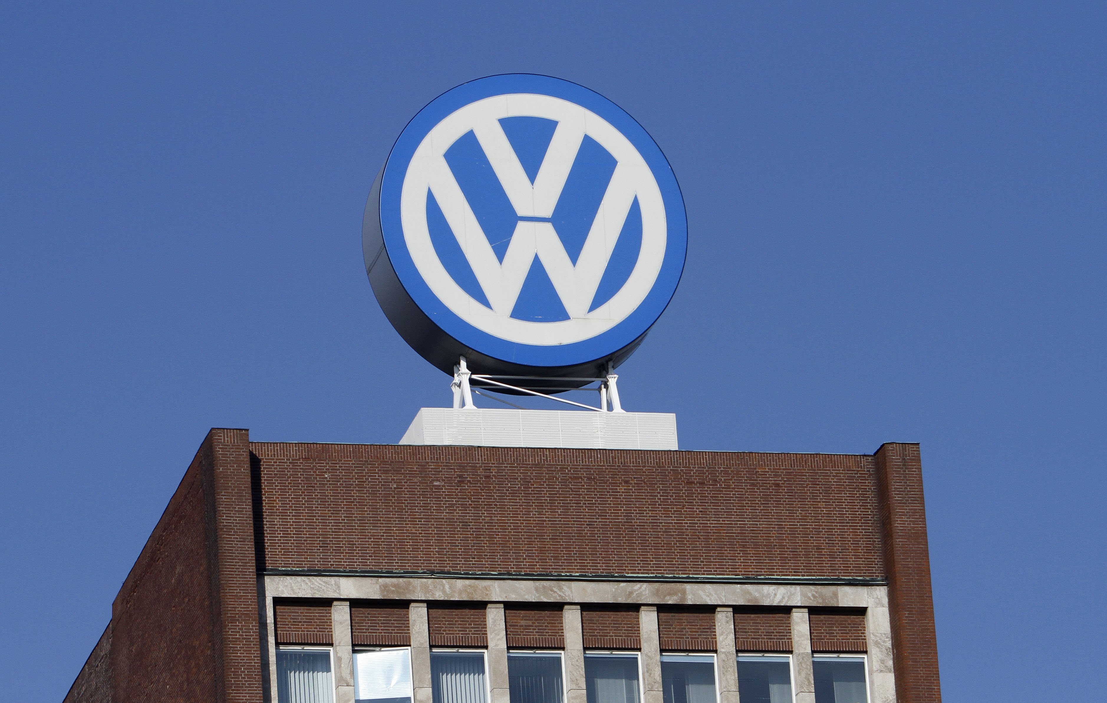 Det var svenska delen av bilföretaget Volkswagen som skickade ut ett erbjudande till samtliga partier under valrörelsen.