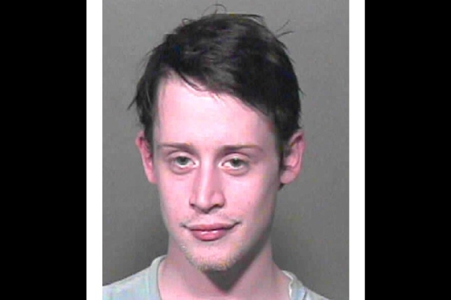 Macaulay Culkin greps för innehav av marijuana plus lite andra piller. Men han ser ju helt frisk ut på bilder...
