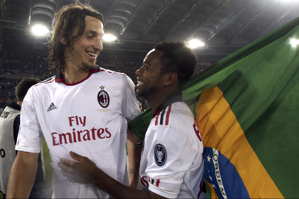 Zlatan och Robinho gläds tillsammans. Robinho har inte riktigt presterat som förväntat men harändå gjort några viktiga mål. Zlatan och Robinho gläds tillsammans. Robinho har inte riktigt presterat som förväntat men harändå gjort några viktiga mål.
