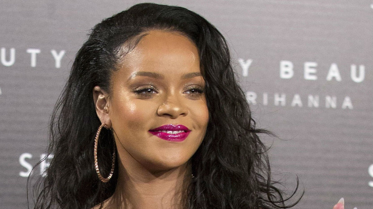 Rihanna lanserar sitt Fenty Beauty i Madrid. 