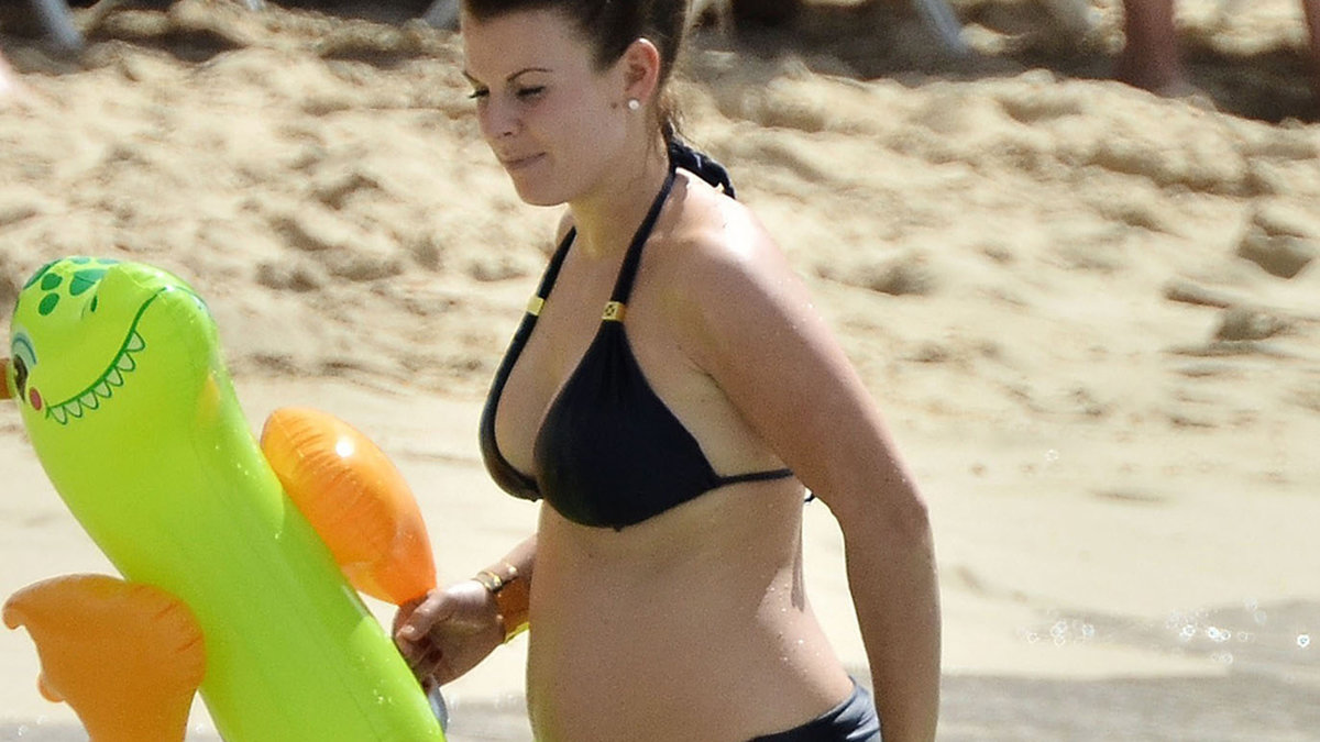 Coleen Rooney på stranden. 