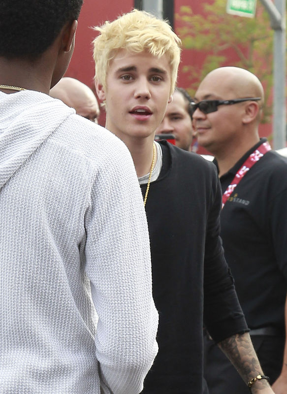 Justin med platinablond frisyr 2014. Justin med platinablond frisyr 2014.