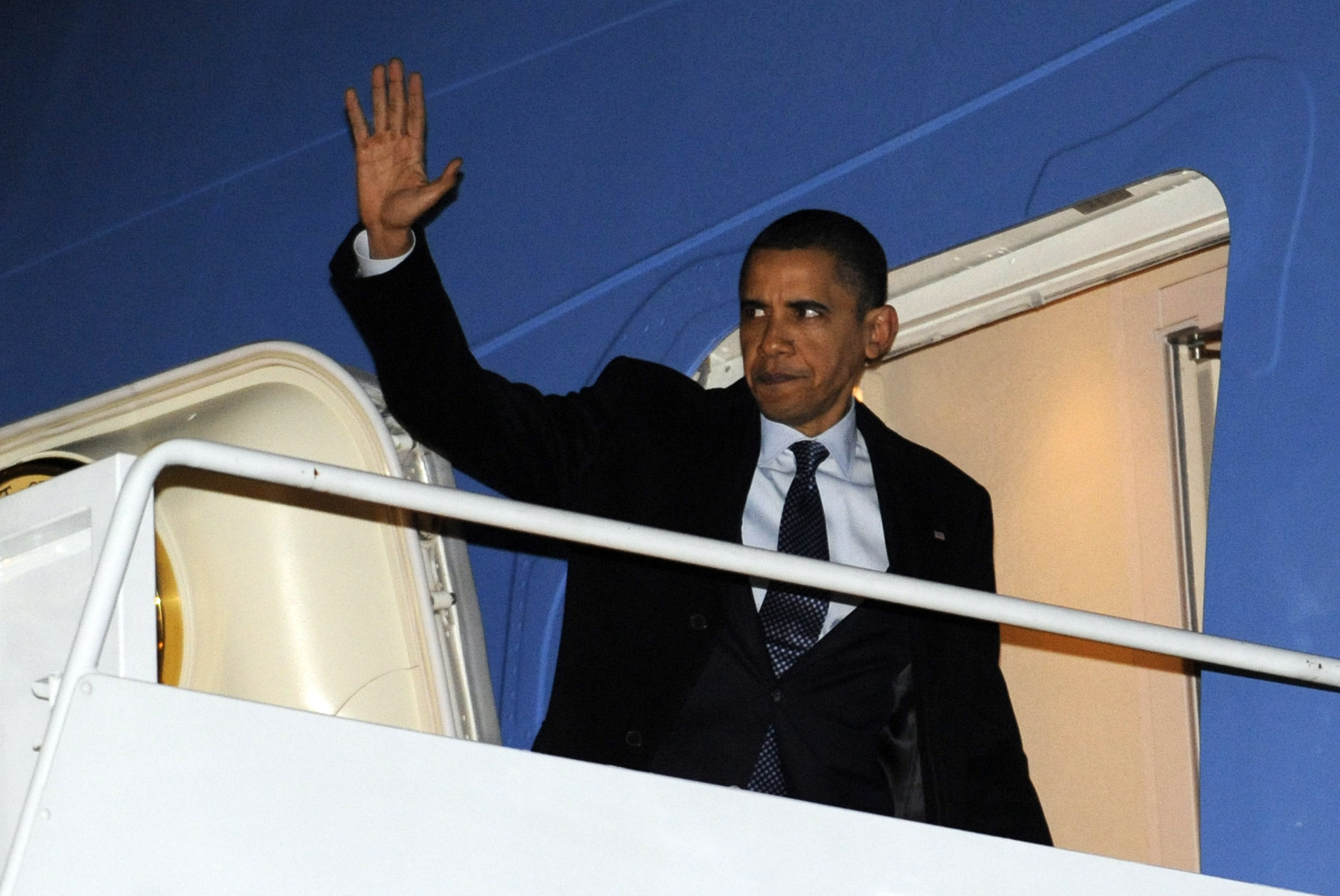 Obama boardar Air Force One i Washington. På väg mot Köpenhamn.