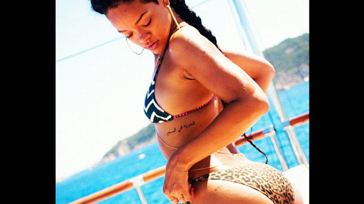 Rihanna visar stolt upp sin kropp på Twitter. 
