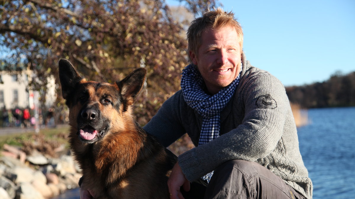 Fredrik Steen som bland annat har ett radioprogram på Radio1 och bloggar för Agria djurförsäkring. 