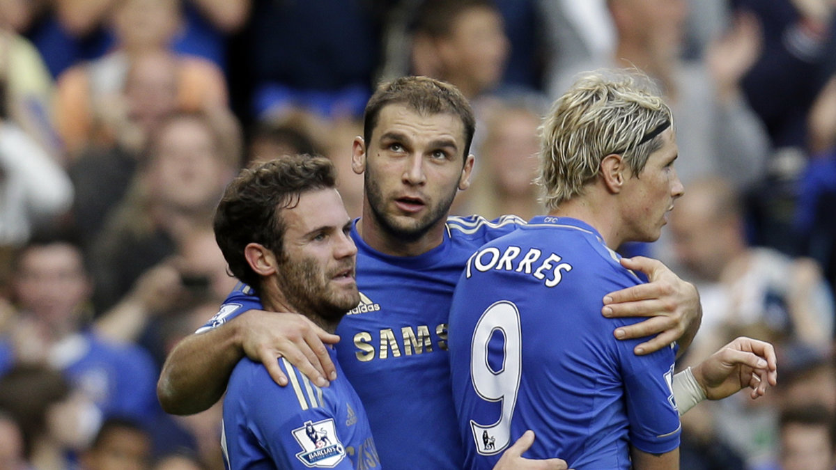 Juan Mata, till vänster, firar ett av sina två mål mot Tottenham.