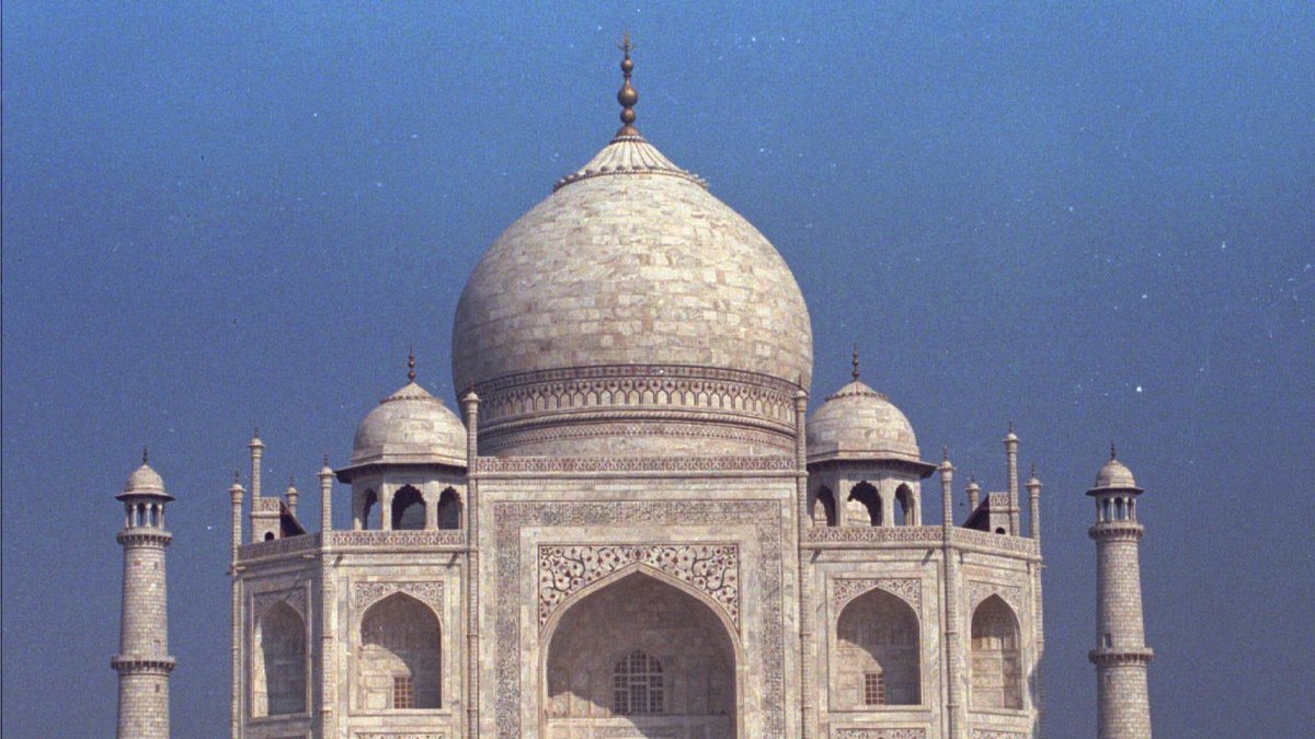 5. Taj Mahal byggdes mellan 1632-1643. Det är ett mausoleum som härskaren Shah Jahan uppförde i sin frus, Mumtaz Mahal, ära. 1983 togs mästerverket med på UNESCOs världsarvslista.