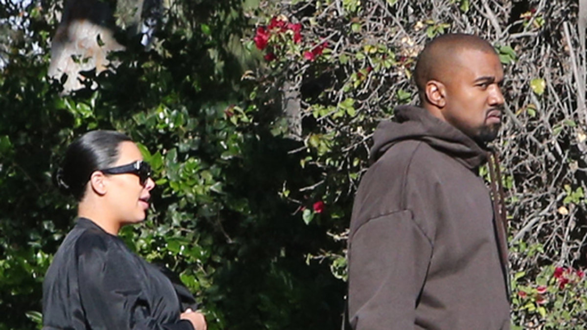 En annan som är gravid är Kim Kardashian. Här med maken Kanye West i Beverly Hills. 