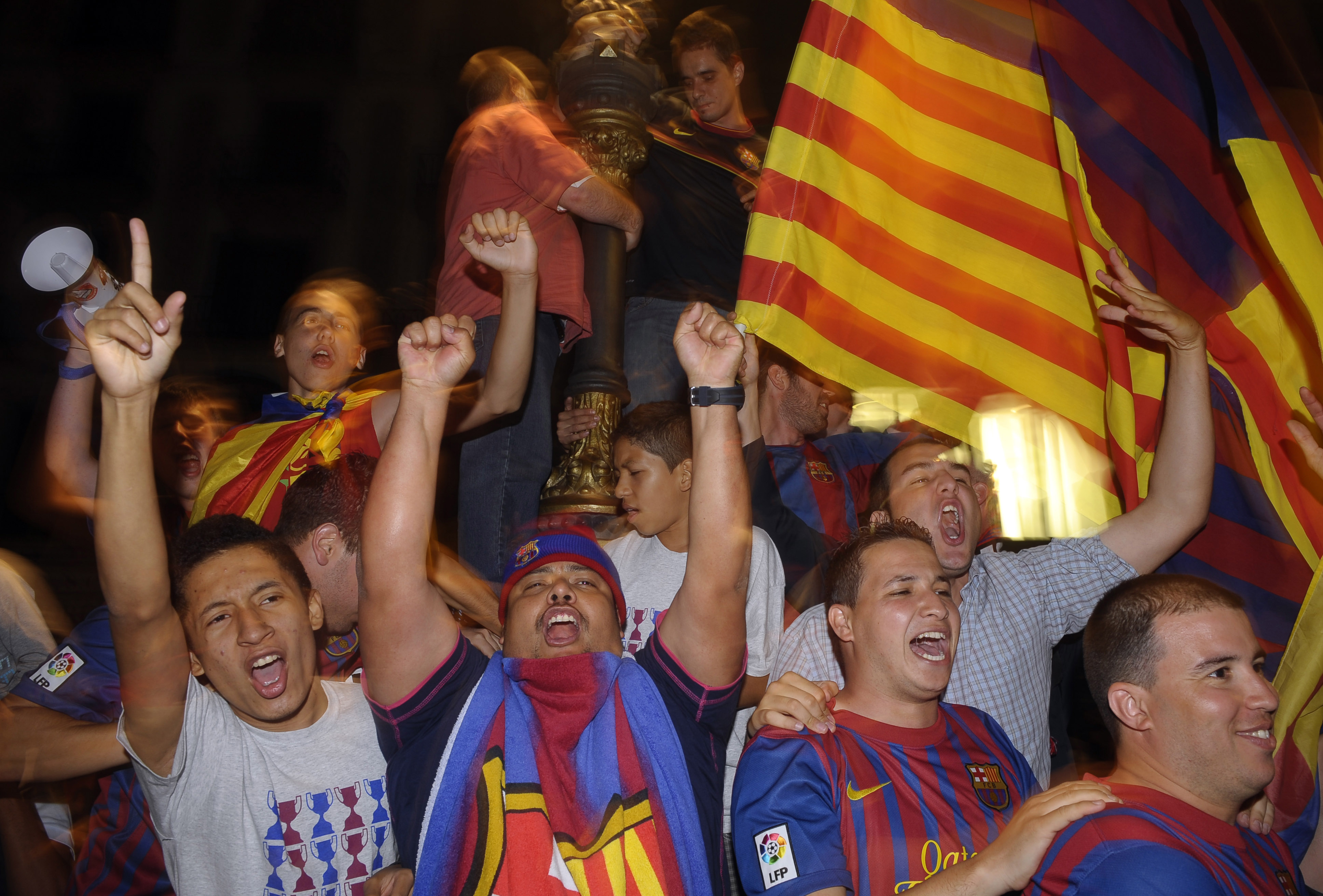 Fansen firade på gatorna i Barcelona.