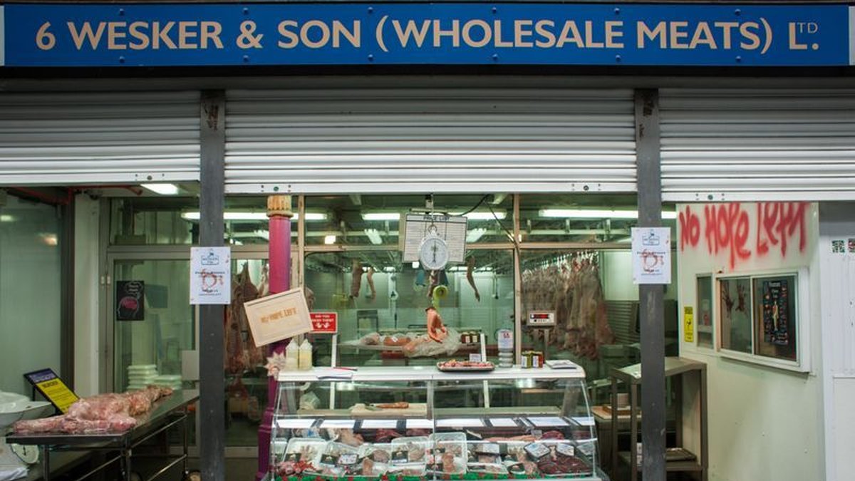 Den fiktiva köttaffären som slogs upp på den riktiga köttmarknaden Smithfield's i London. VARNING FÖR STARKA BILDER!