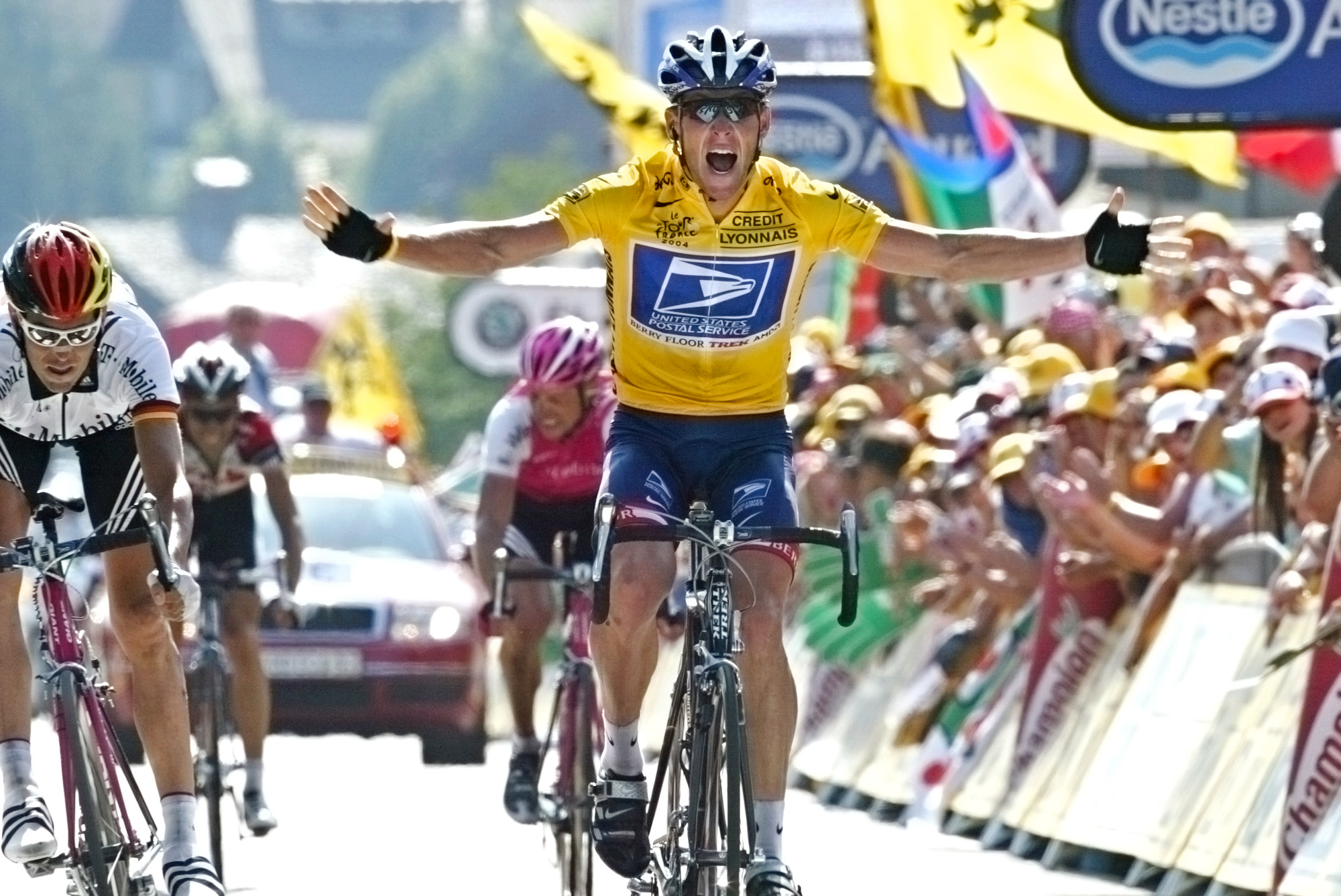 I Spanien friades Contador där han hävdade att han hade fått i sig genom en köttbit. Men högsta cykelförbundet Cas fäller Contador och domen blir två år.  