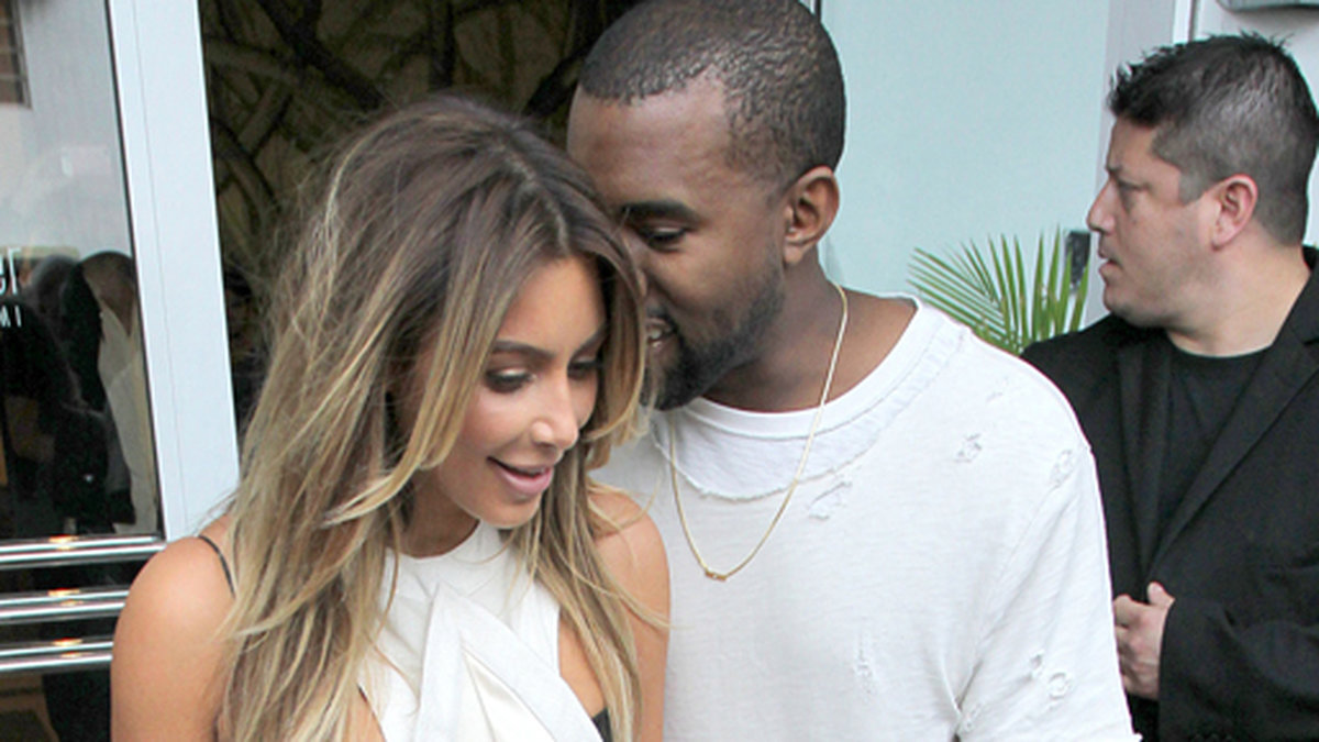 Kim Kardashian och Kanye West lämnar The Webster i Miami.