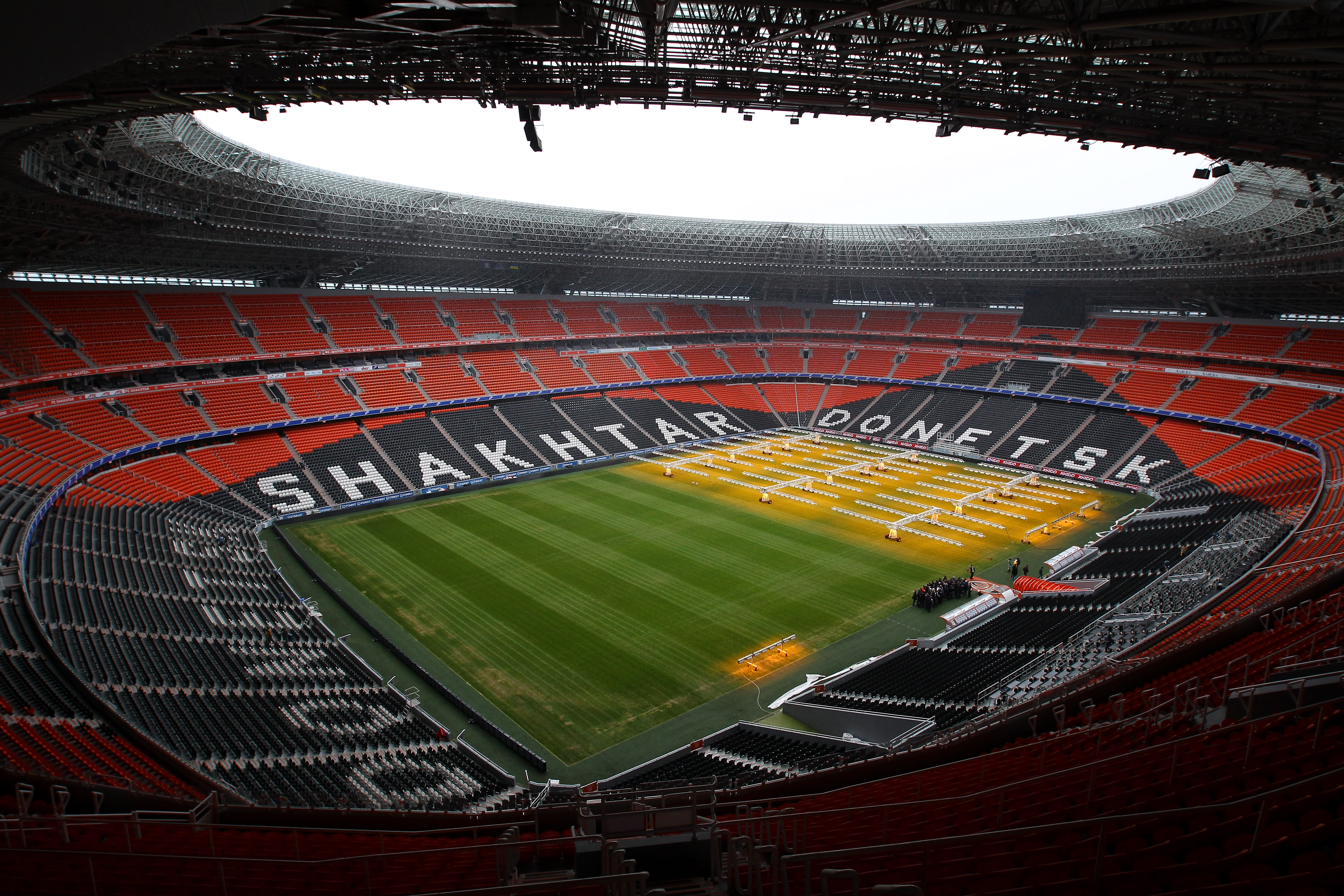 Tre av matcherna i Sveriges grupp D kommer spelas i Donetsk, dock ingen av de blågulas matcher. En kvartsfinal och en semifinal spelas också här. Shakhtar Donetsk är hemmalag här. Tre av matcherna i Sveriges grupp D kommer spelas i Donetsk, dock ingen av de blågulas matcher. En kvartsfinal och en semifinal spelas också här. Shakhtar Donetsk är hemmalag här.