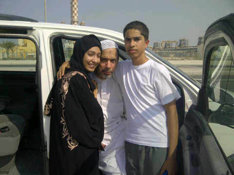 Al-Halwachi tillsammans med sina barn i samband med att han släpptes fri i slutet av september.