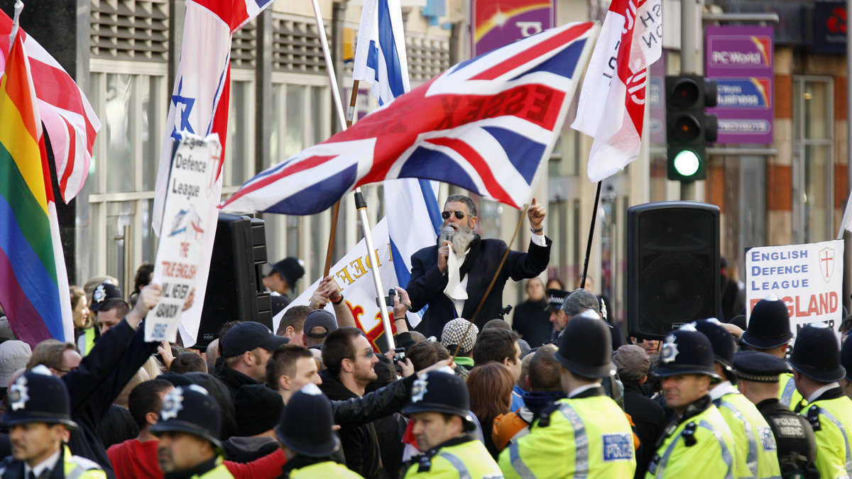 Den antimuslimska duon skulle tala vid en EDL-demonstration.