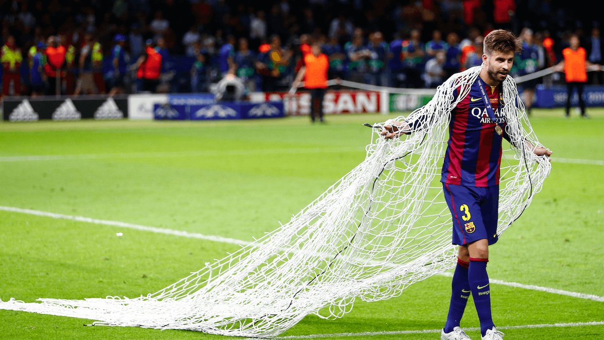 Mittback: Gerard Pique. Vann både ligan och Champions League med Barcelona. 