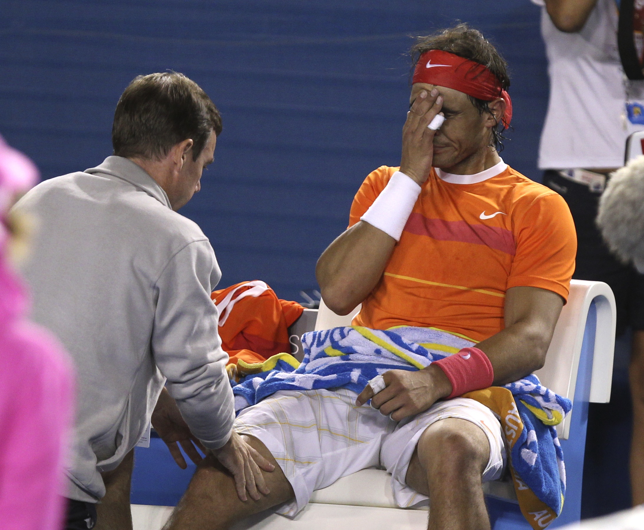 Spanjoren Rafael Nadal tvingades ge upp mot Andy Murray på grund av knäproblem. 