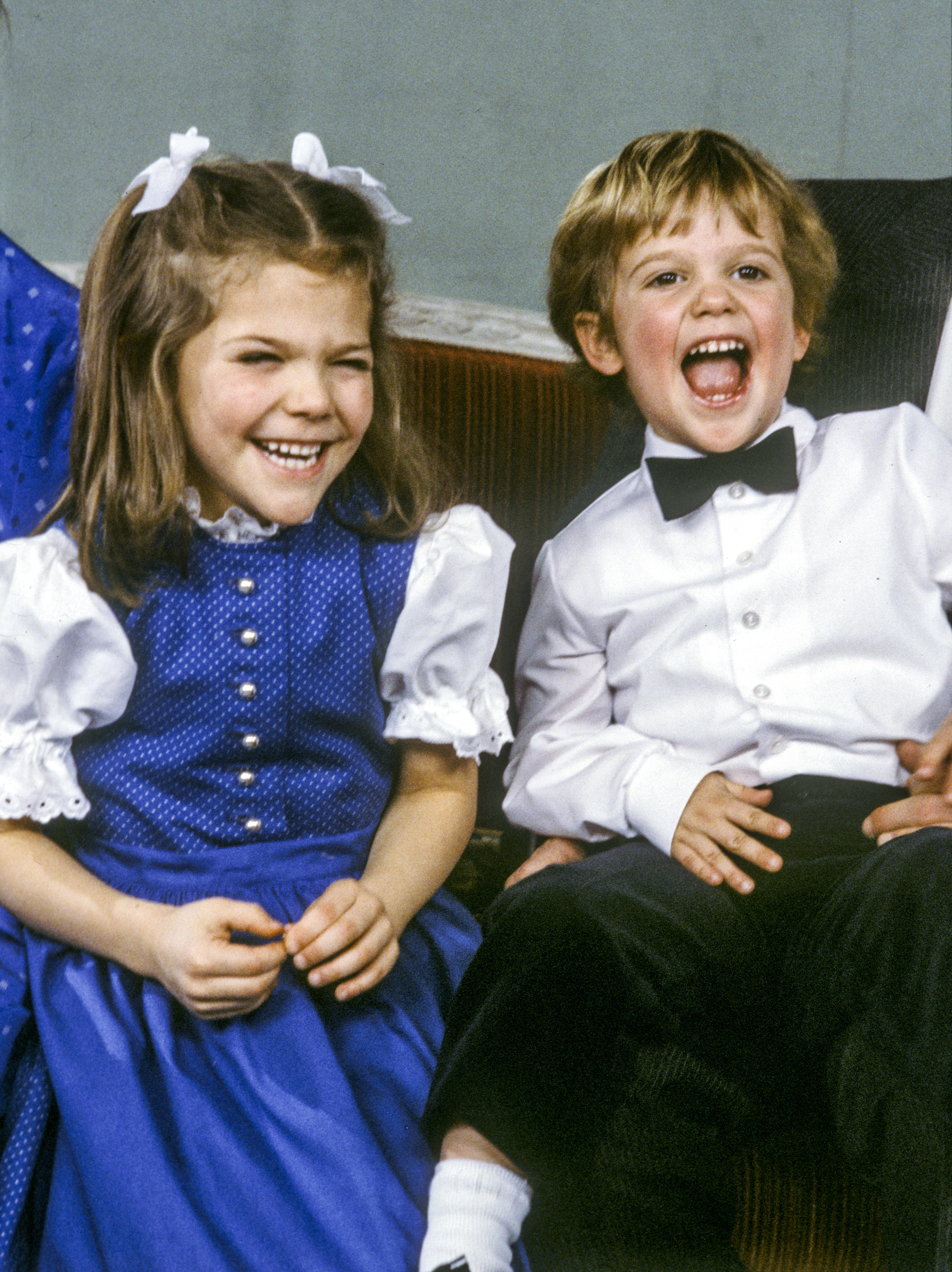 Victoria och Carl Philip skrattar tillsammans. Victoria och Carl Philip skrattar tillsammans.