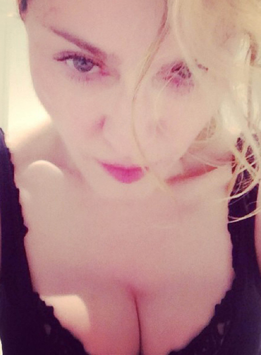 Madonna bjuder på en selfie. Madonna bjuder på en selfie.