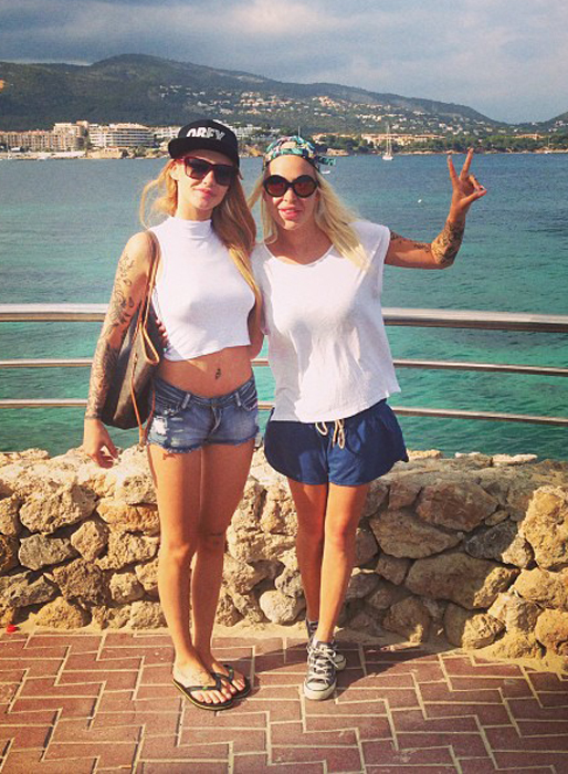 Här med vännen Annie Lundblad i Magaluf. Här med vännen Annie Lundblad i Magaluf.