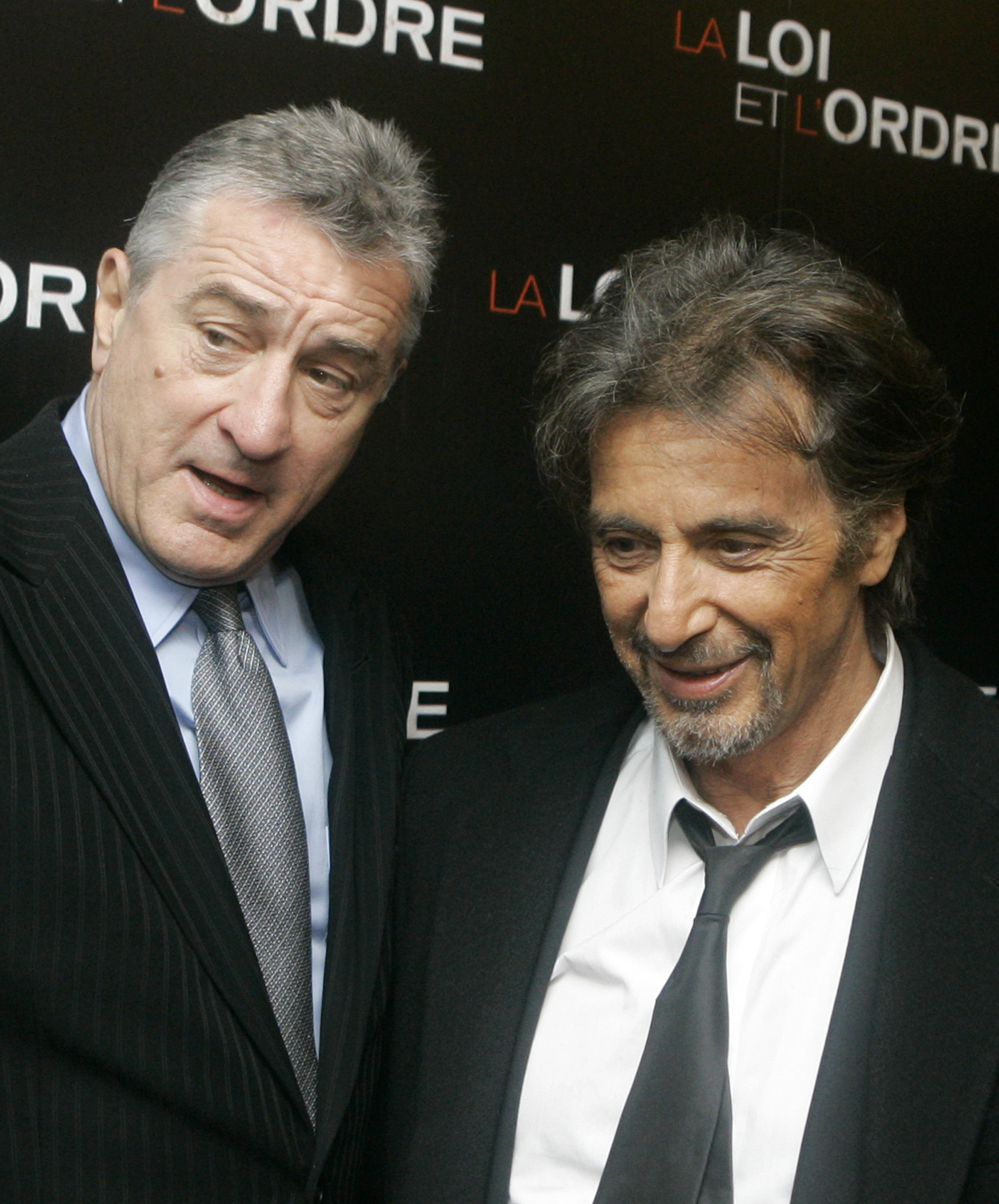 Storskådisarna Pacinos och DeNiros vägar har korsats fler än en gång i filmens värld. I thrillerfilmen Heat dödas DeNiro av Pacino. I Righteous Kill är det tvärtom. Storskådisarna Pacinos och DeNiros vägar har korsats fler än en gång i filmens värld. I thrillerfilmen Heat dödas DeNiro av Pacino. I Righteous Kill är det tvärtom.