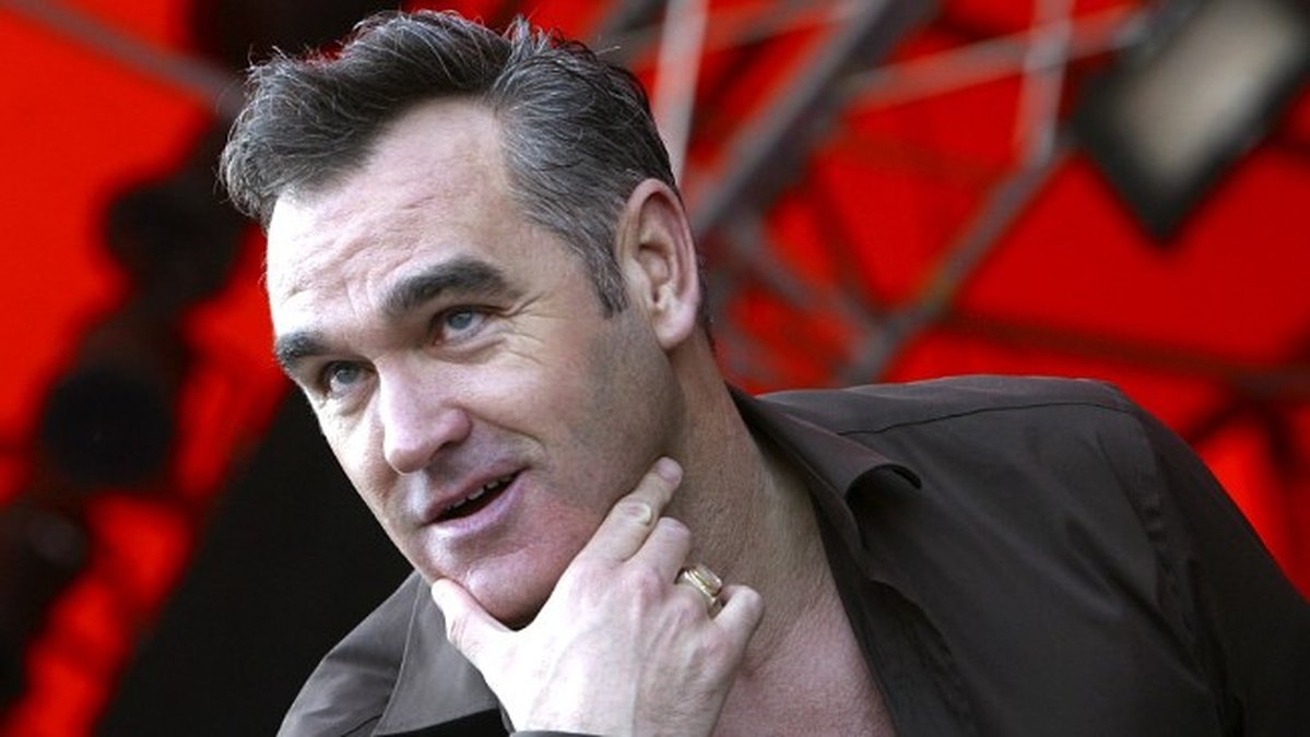 Popsångaren Morrissey blev förhörd av polis med anledning av låten "Margaret On the Guillotine" – Margaret i giljotinen. 