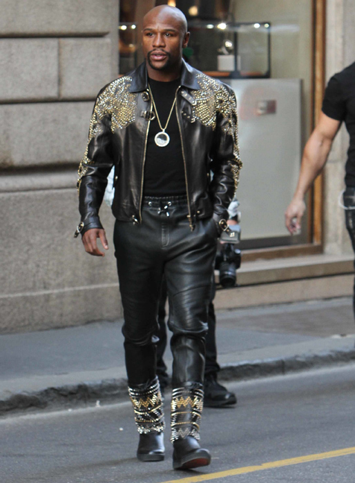 Floyd Mayweather är verkligen piffig i Milano. Floyd Mayweather är verkligen piffig i Milano.