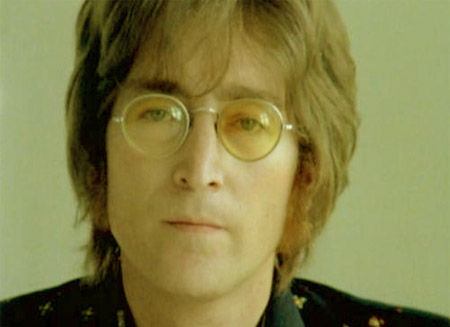 Enligt författaren till boken hade vännerna så mycket problem med droger och att de inte reagerade på Lennons skadliga beteende.