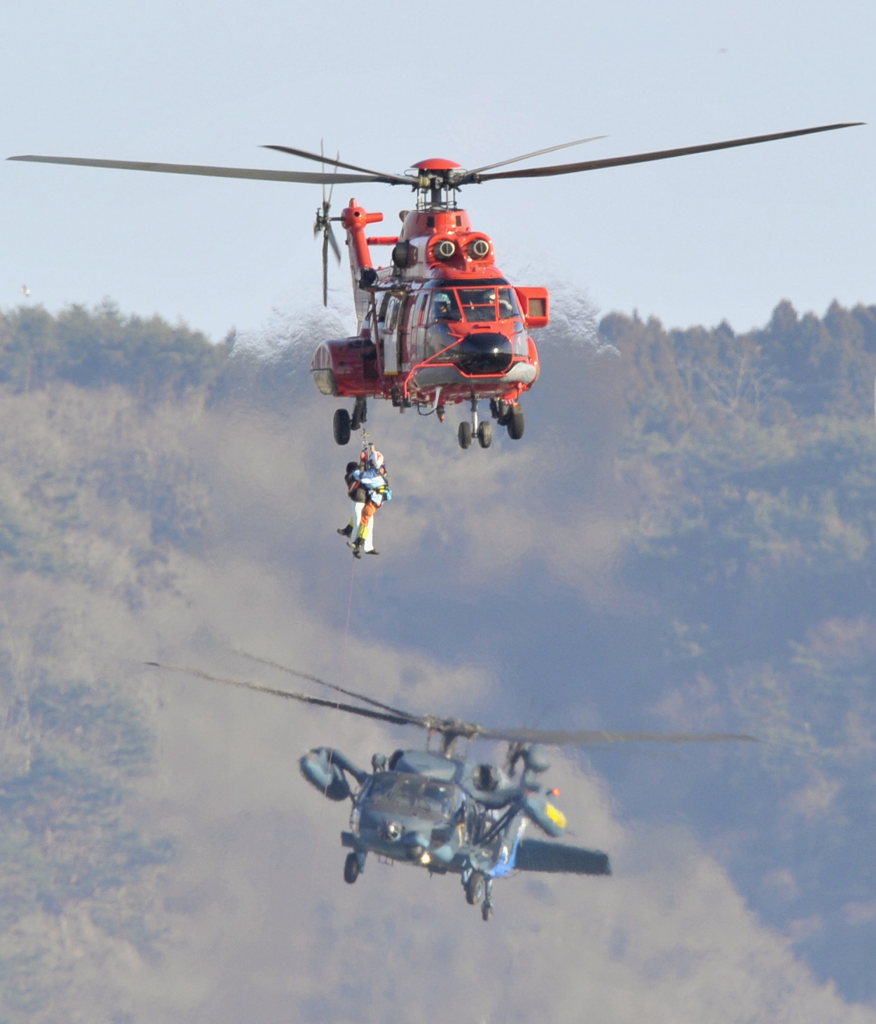 En helikopter såg vraket nära berget Salak. 