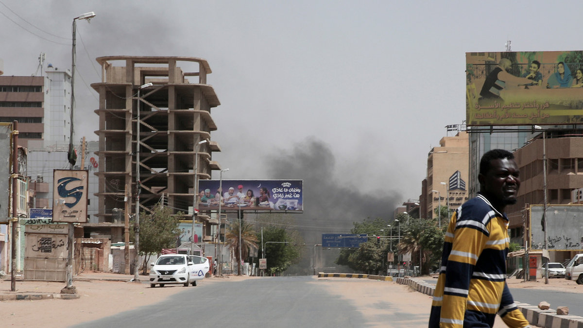 Bild från Sudans huvudstad Khartum när konflikten bröt ut den 15 april.
