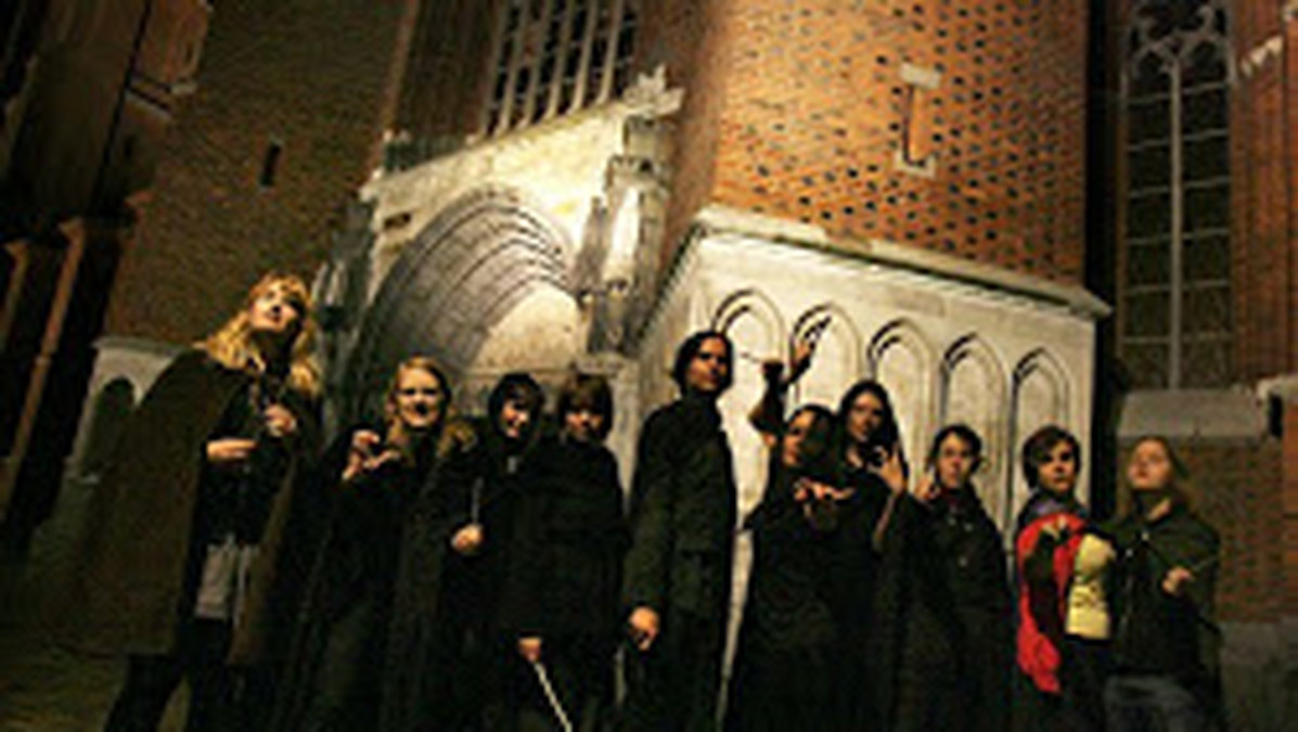 Harry Potter-föreningen Uppsala Slug Club anordnar lajv och minnesstund för offren vid striden om Hogwarts.