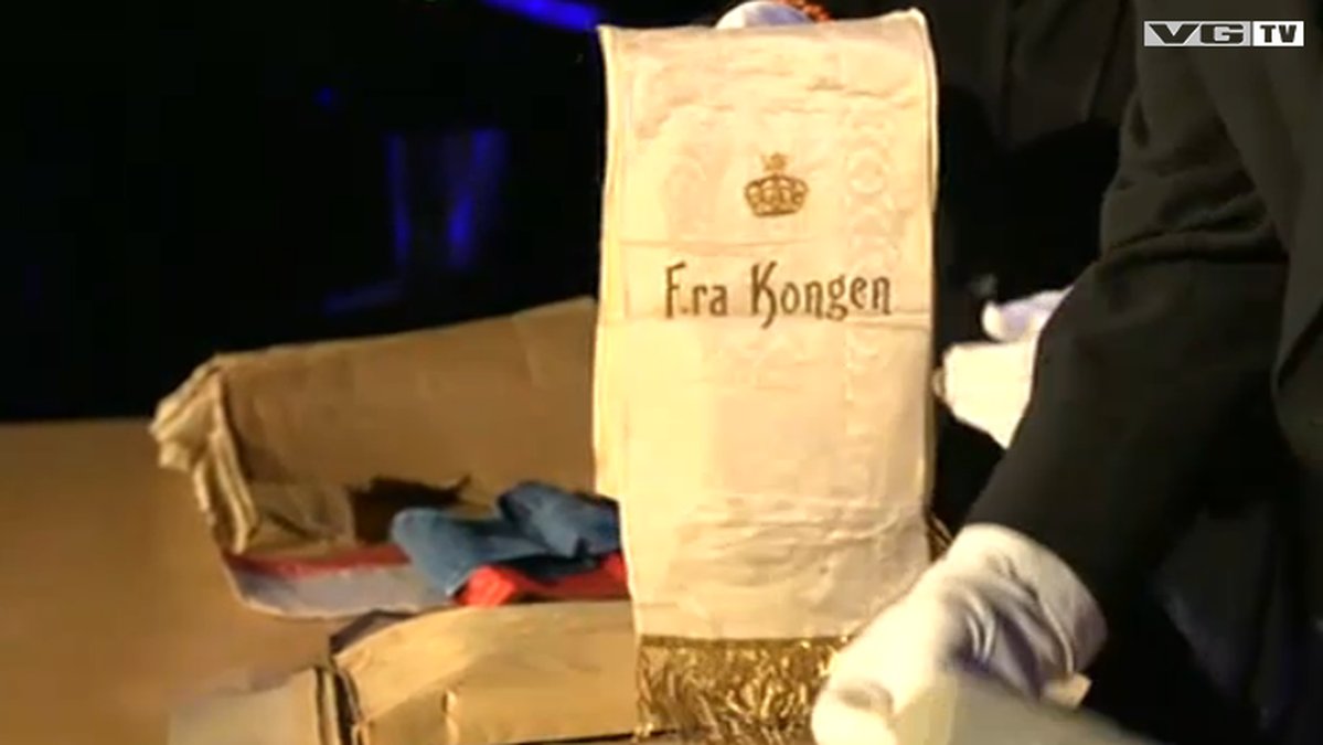 Kan det 100 år gamla paketet innehålla hemligheter om den norska kungafamiljen?