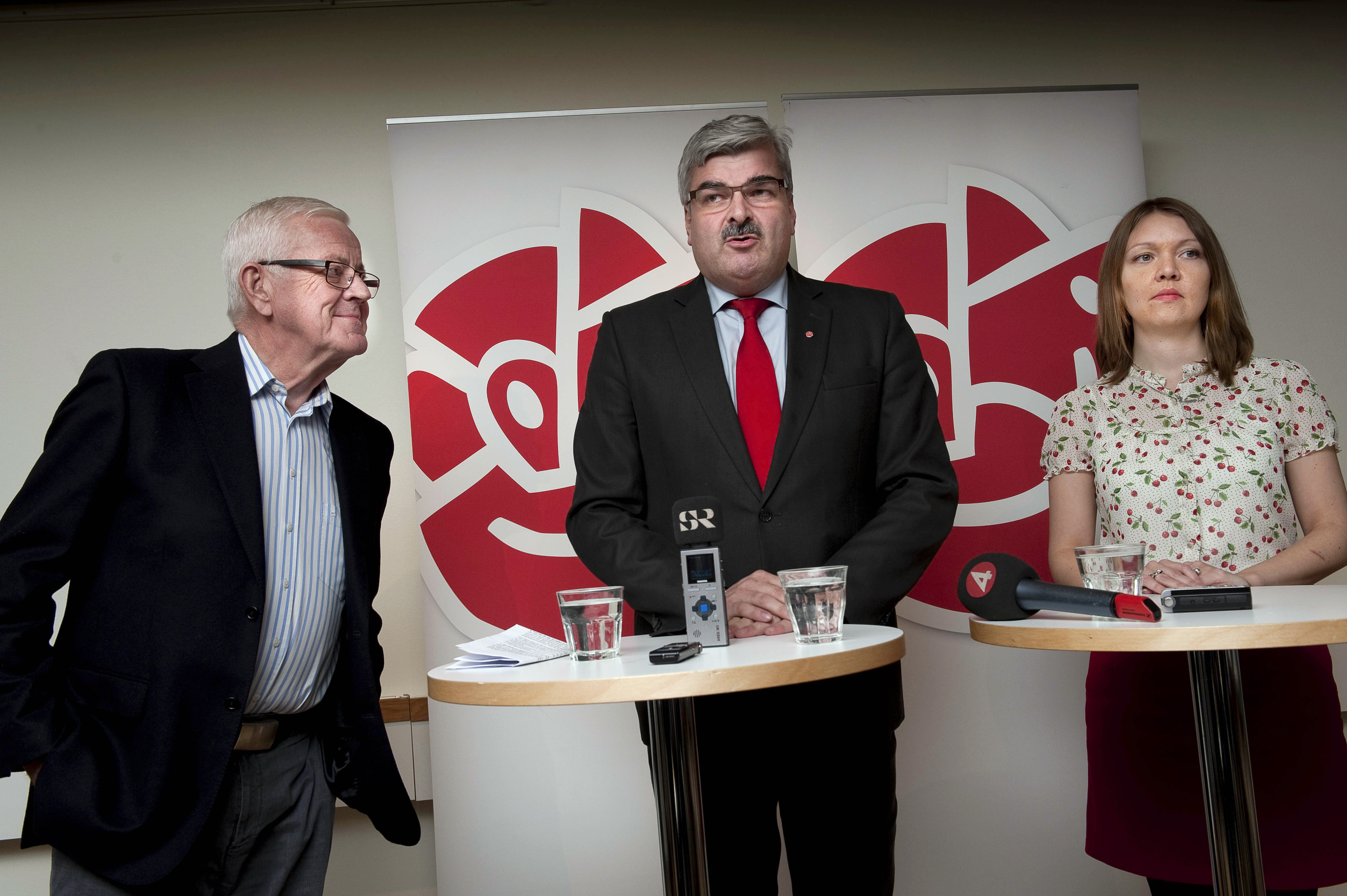 Håkan Juholt presenterade Engqvist och Lindgren Åsbrink under torsdagens presskonferens.