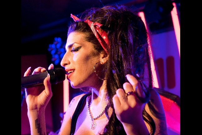 Amy Winehouse är ivrigt att få sjunga nya låtar på scen. 
