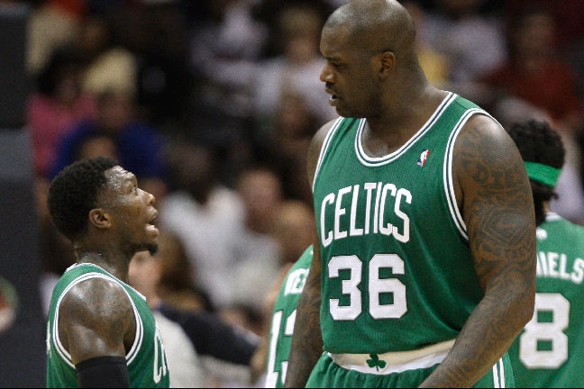 Detta är ingen synvilla. Detta föreställer alltså Shaquille O'Neal och lagkamrat tillika hobbit. Kamraten heter Nate Robinson och är trots allt 175 centimeter lång - vilket innebär att han är drygt 42 centimeter kortare än O'Neal. Detta är ingen synvilla. Detta föreställer alltså Shaquille O'Neal och lagkamrat tillika hobbit. Kamraten heter Nate Robinson och är trots allt 175 centimeter lång - vilket innebär att han är drygt 42 centimeter kortare än O'Neal.