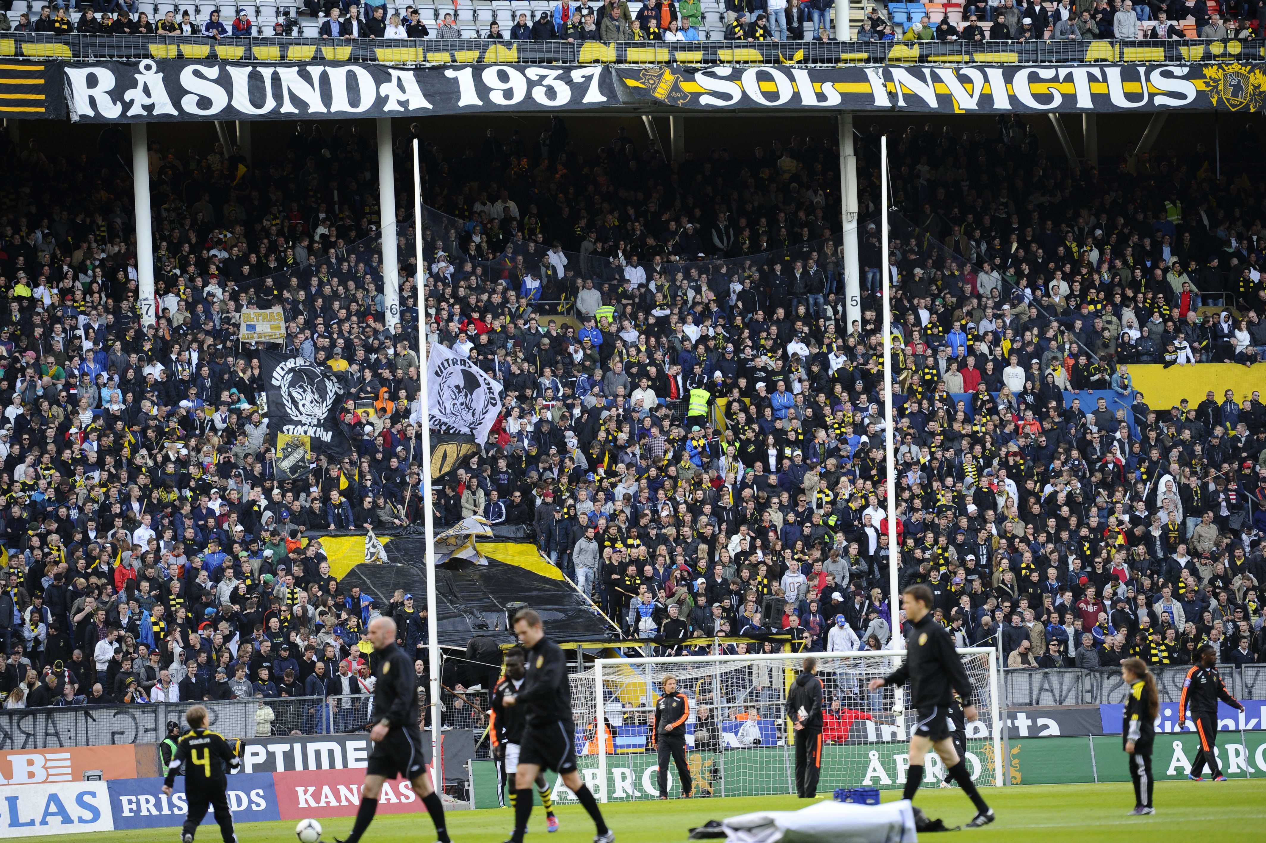 Men AIK:arna var flest. Det fanns nästan ingen ledig stol på Norra. Men AIK:arna var flest. Det fanns nästan ingen ledig stol på Norra.