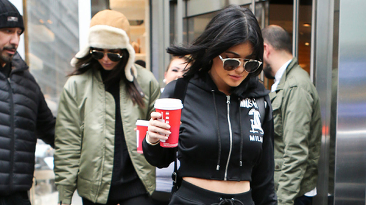 Så här såg det ut när systrarna Jenner shoppade i New York tidigare i veckan. 