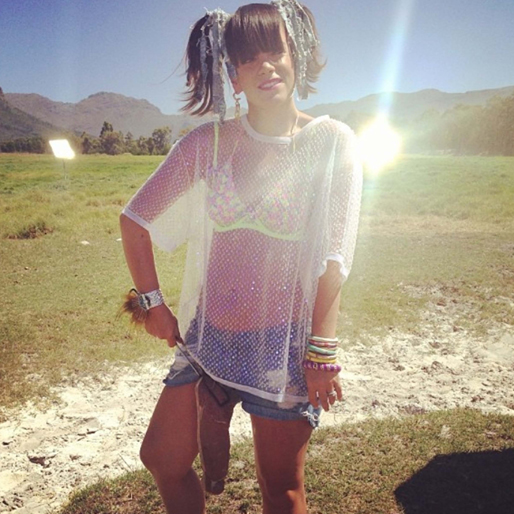 Lily Allen spelar in video i Afrika. Lily Allen spelar in video i Afrika.