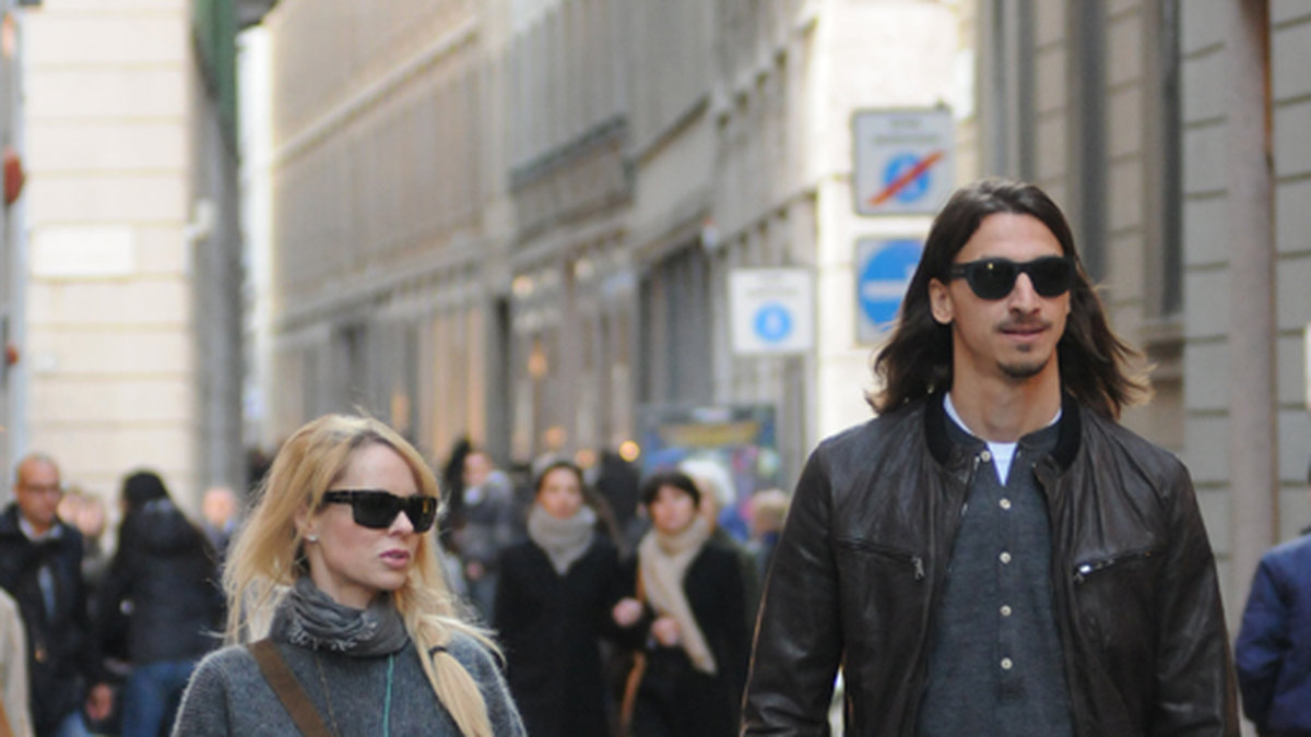 Paret som shoppar tillsammans är alltid tillsammans! Här ser vi Helena och Zlatan shoppa i Milano år 2012. 
