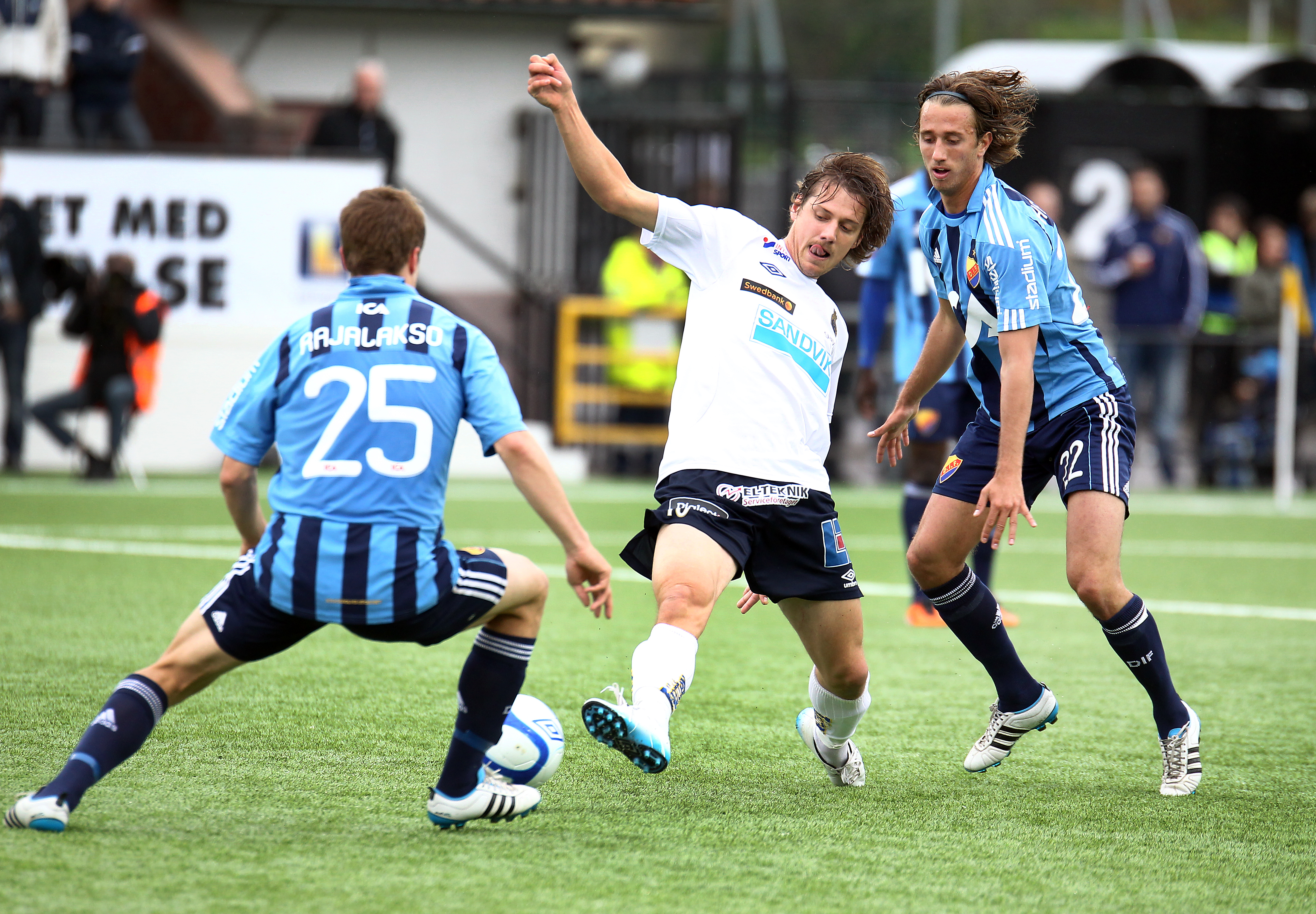 10. Jakob Orlov, anfallare. Betyg: 3/5. Har producerat stadigt senaste två åren i Gefle. Pålitlig målskytt som får konkurrens av Oremo. 10. Jakob Orlov, anfallare. Betyg: 3/5. Har producerat stadigt senaste två åren i Gefle. Pålitlig målskytt som får konkurrens av Oremo.