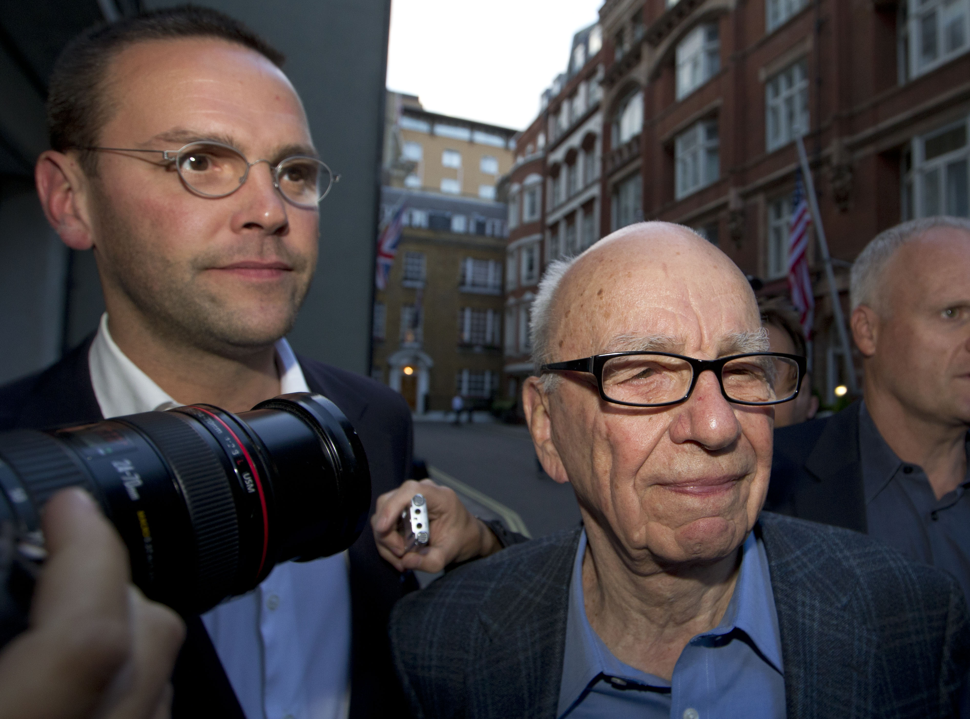 Trots nedläggningen av News of the World har far och son Murdoch ännu inte fått någon ro.