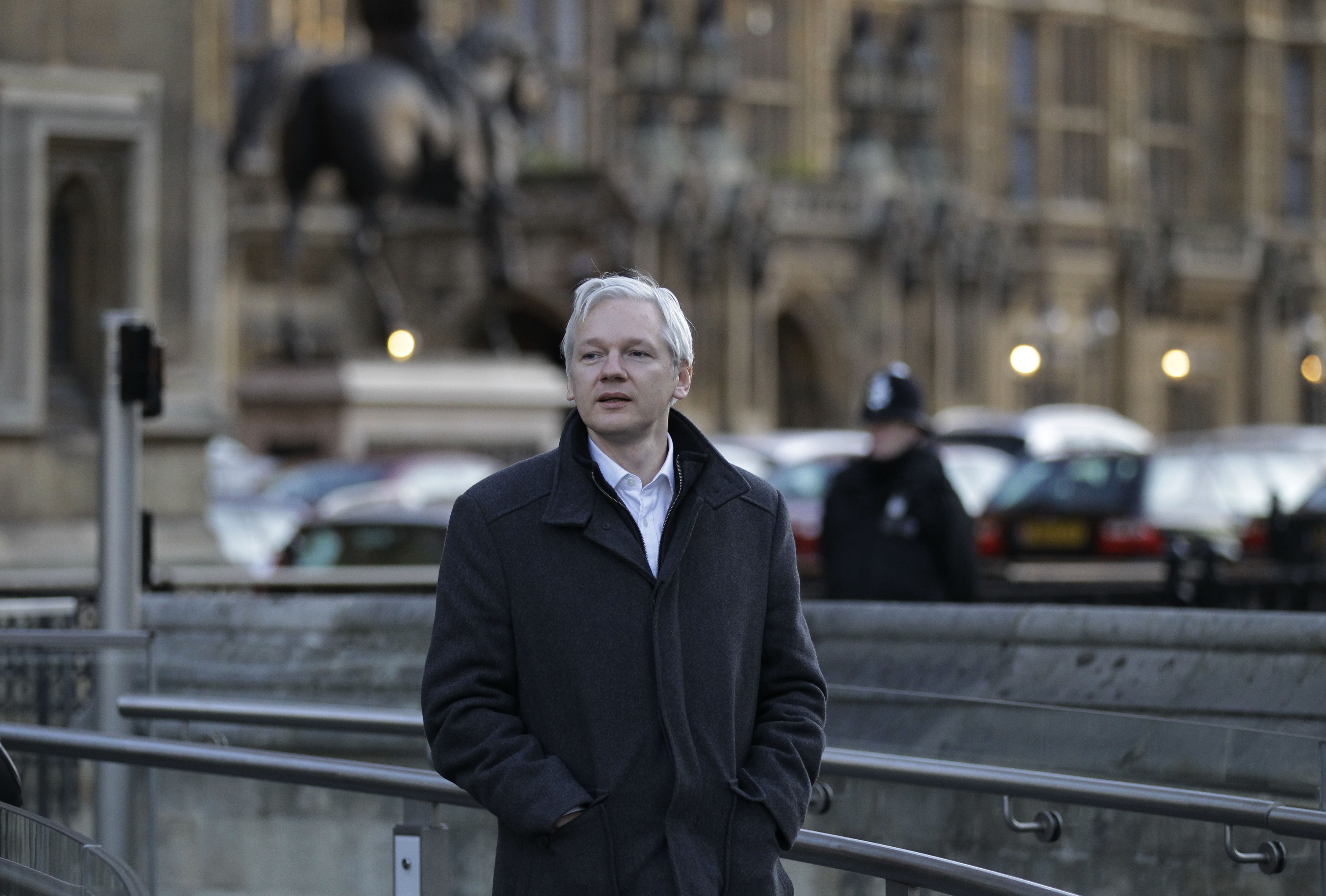 Julian Assange befinner sig just nu i Storbritannien.