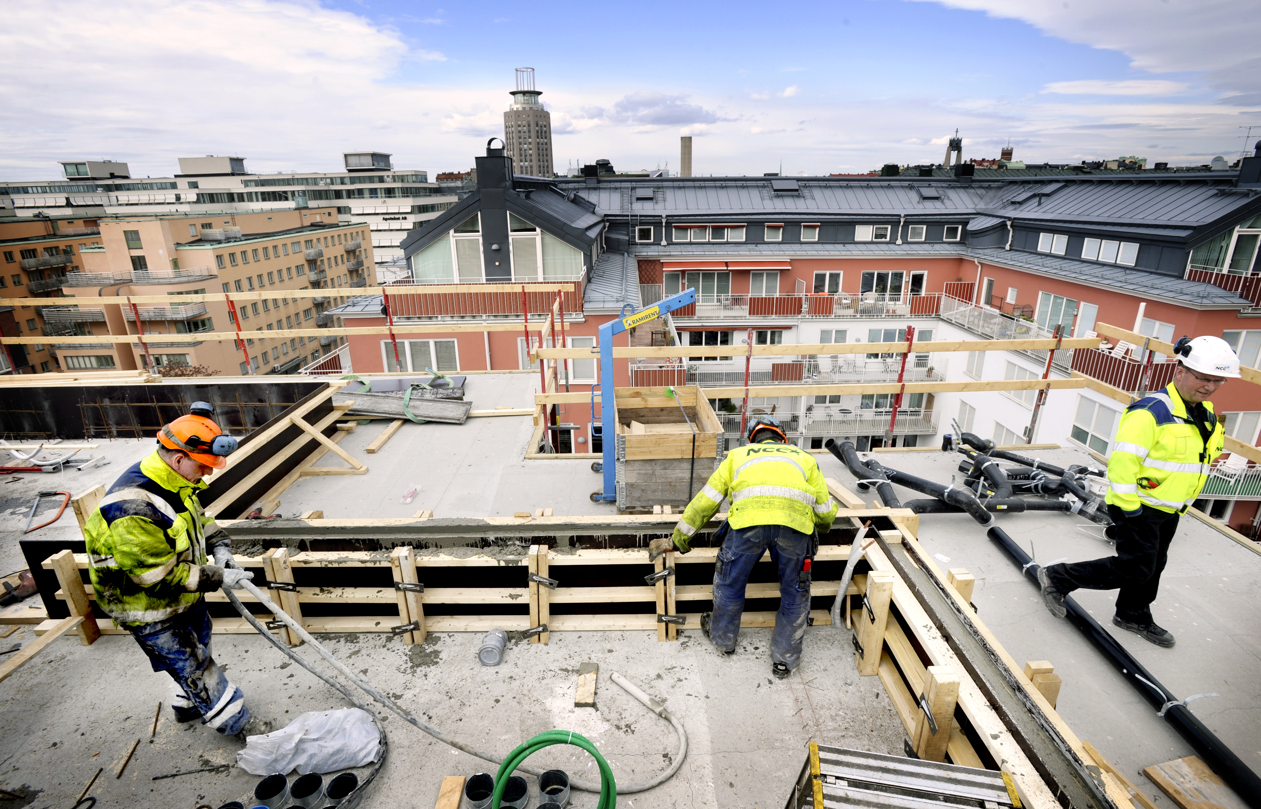Fler och fler studenter söker sig till Stockholm - färre och färre får en studentbostad. Under 2011 planerades noll nya bostäder enligt en ny rapport.