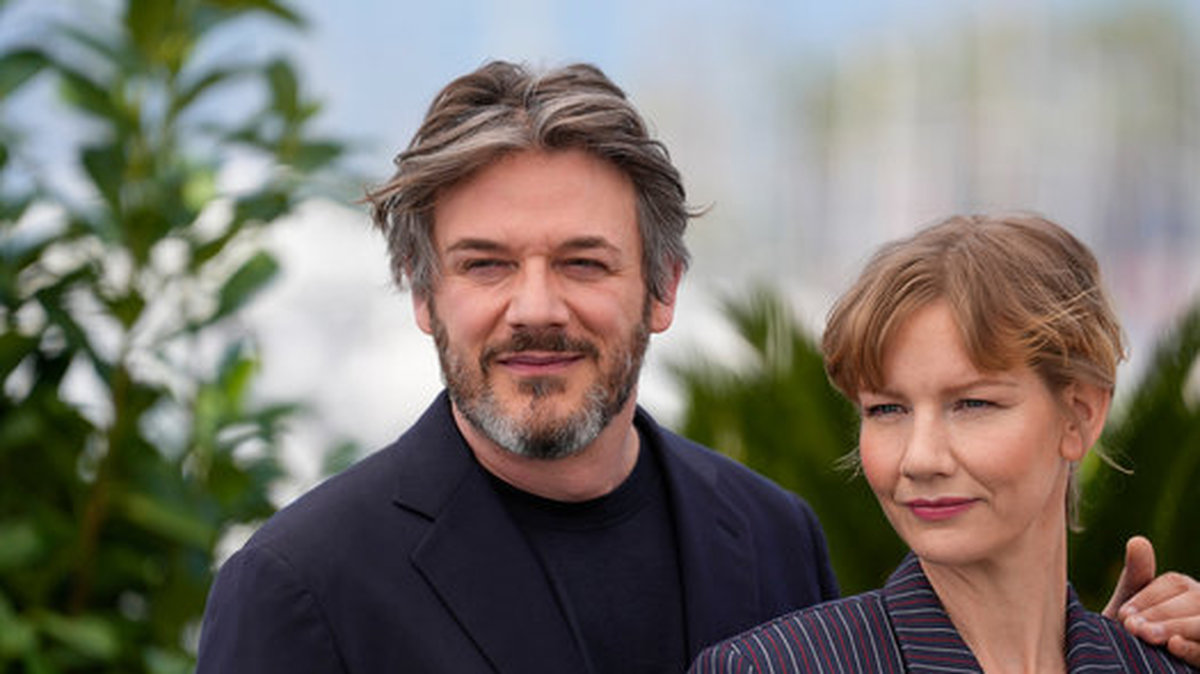 Samuel Theis och Sandra Hüller under filmfestivalen i Cannes där 'Fritt fall' belönades med Guldpalmen. Arkivbild.